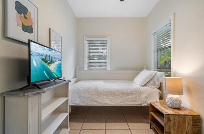 Building Photo - 5301 N Flagler Dr