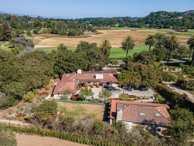 Building Photo - 525 Las Palmas Dr