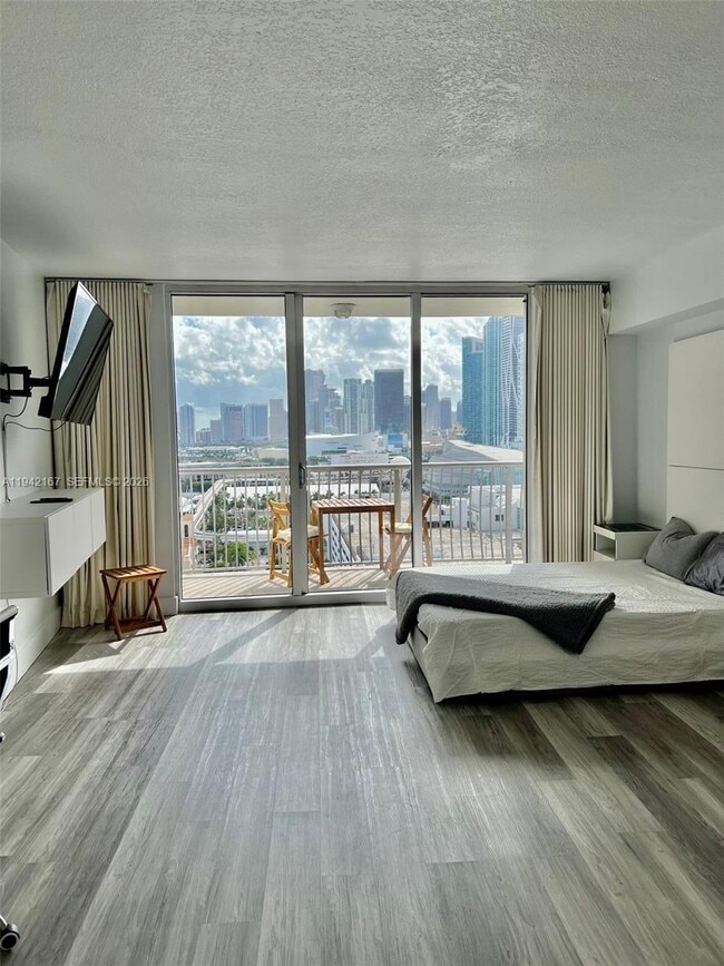 Building Photo - 1750 N Bayshore Dr