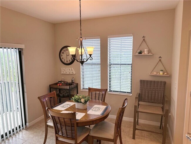 Building Photo - 1431 Santiago Cir