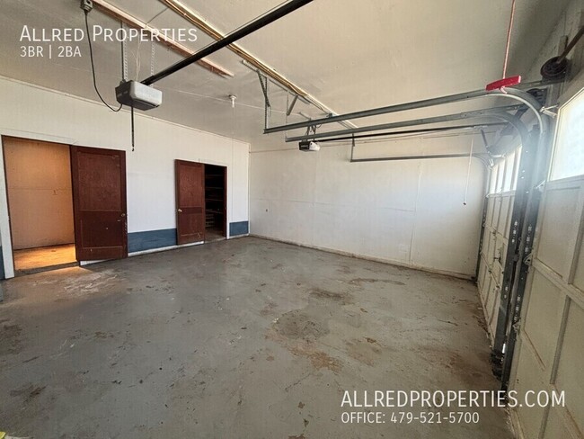 Building Photo - 2832 W Mt Comfort Rd