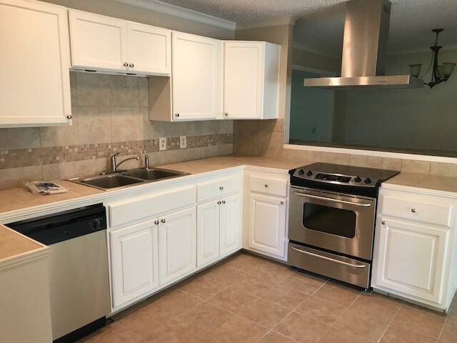 Building Photo - 3BR/2Bath Home located in Central