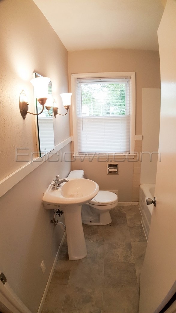 Building Photo - 1108 Crestview Dr SE