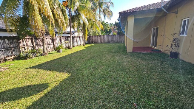Building Photo - 14209 SW 160th Ct