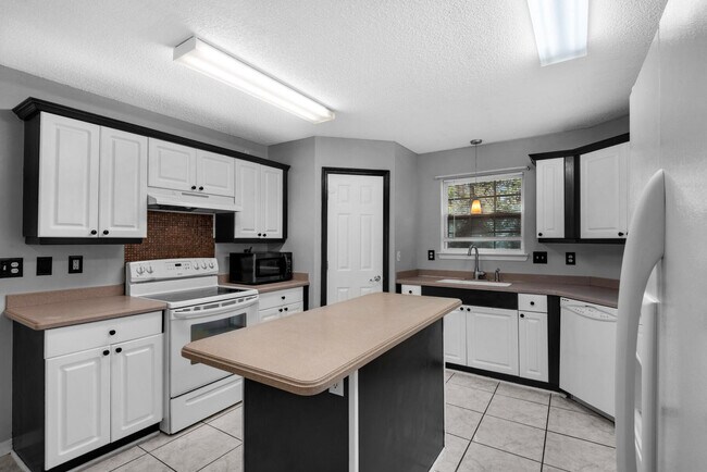 Building Photo - 1218 Ego Dr