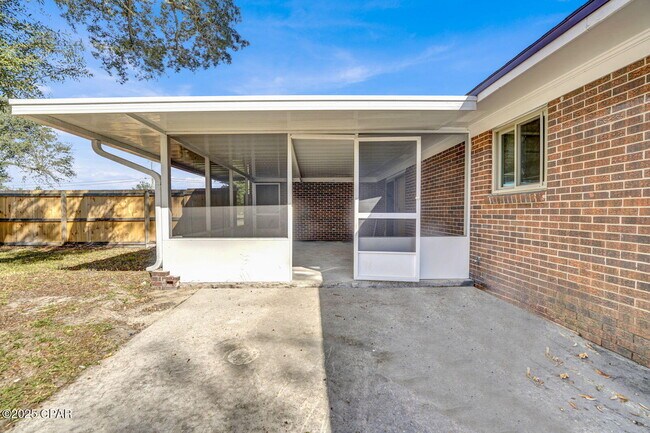 Building Photo - 5204 Park St