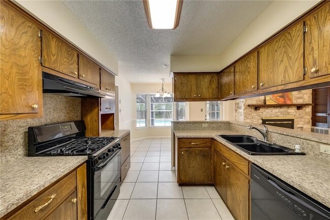 Building Photo - 12401 Knoll Ridge Dr