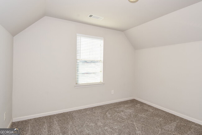 Building Photo - 123 Fern Walk