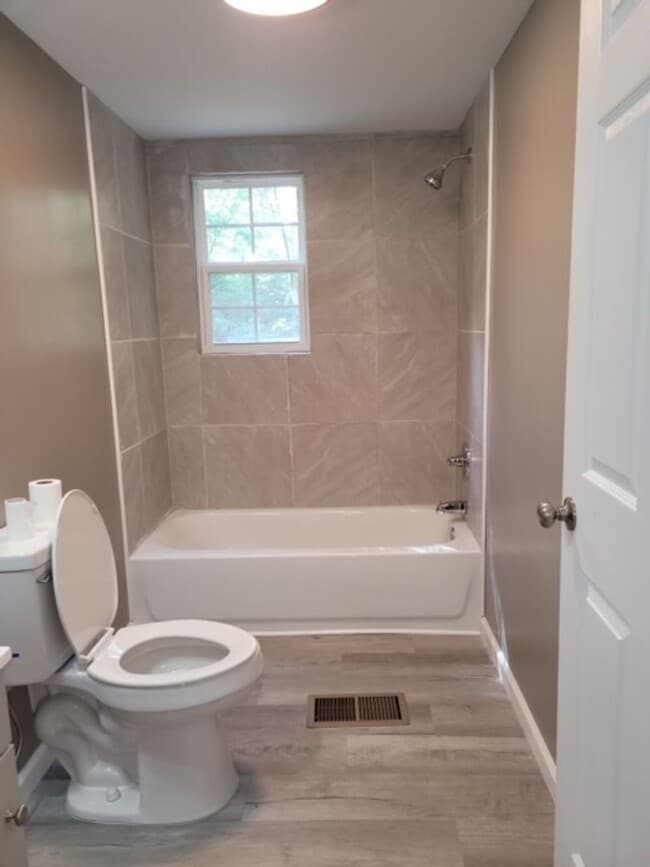 Building Photo - Renovated 3 Bedroom 2 Bath Home on 1 Acre for Rent!