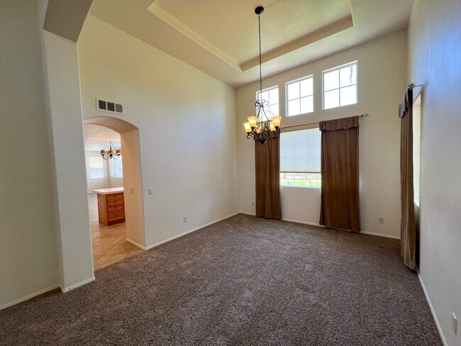Building Photo - Spacious 4 Bedroom 3 Bathroom Home with 3 ...