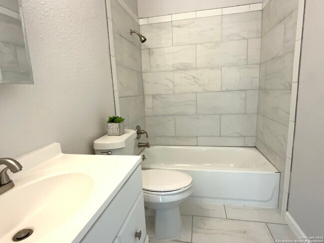 Building Photo - 8110 Pleasant Forest Dr