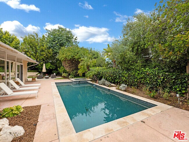 Building Photo - 3835 Sapphire Dr