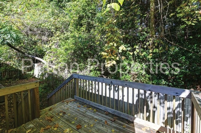 Building Photo - Summer Place Home