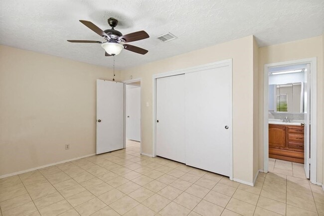 Building Photo - 9718 Shady Tree Ln