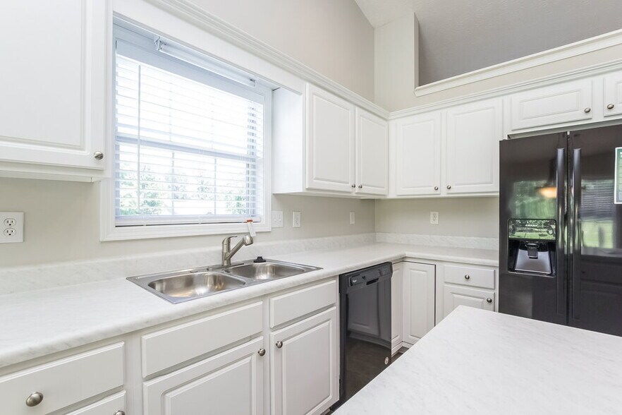 Building Photo - 2585 Fairmont Park Ct