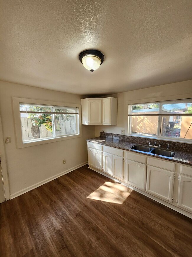 Building Photo - 1977 N F St