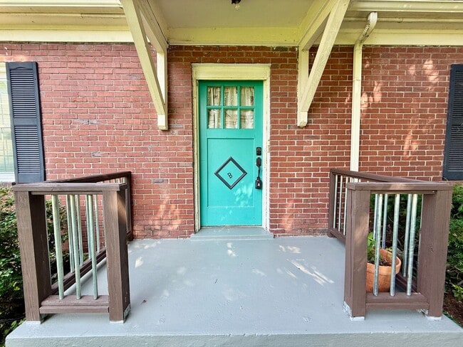 Building Photo - Inglewood 1 Bedroom Upstairs Apartment $11...