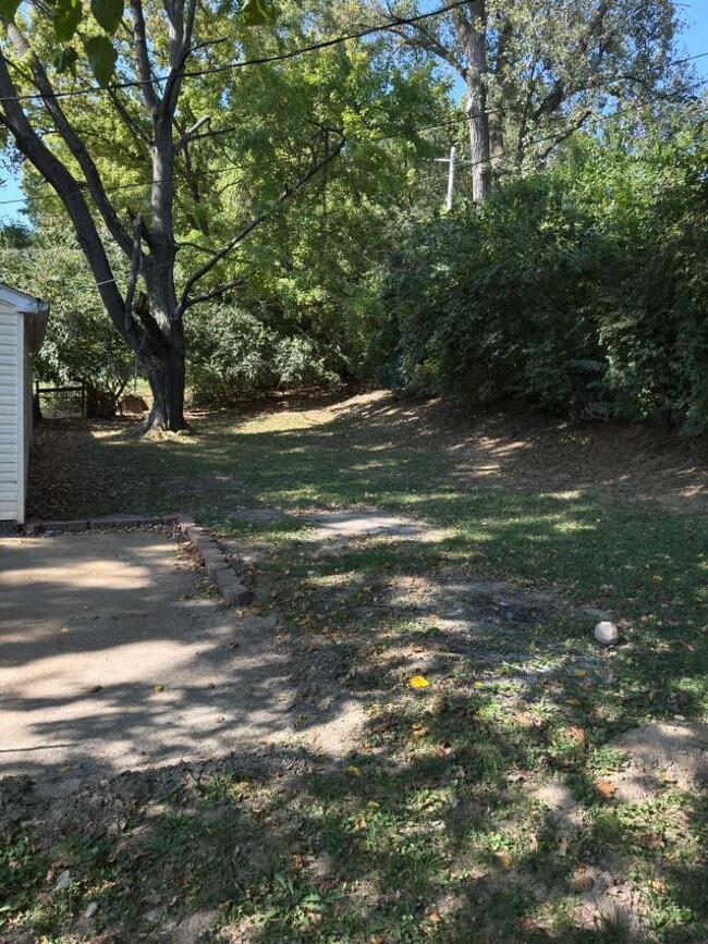 Building Photo - Freshly Updated Florissant Rental – Perfect for Families!