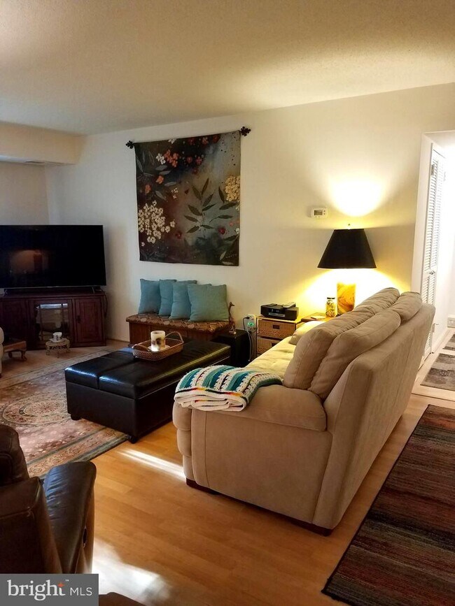 Building Photo - 1808 Old Meadow Rd