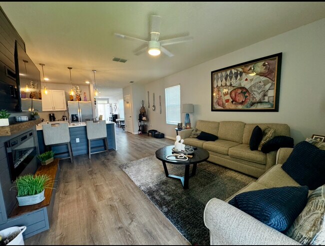 Building Photo - 1567 Barberry Dr