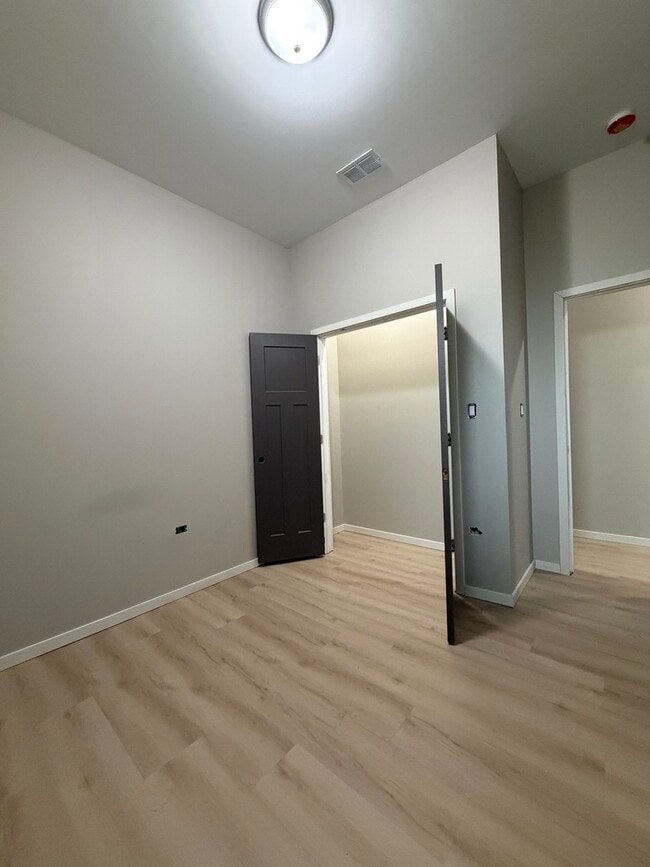 Building Photo - 24 N Pulaski Rd