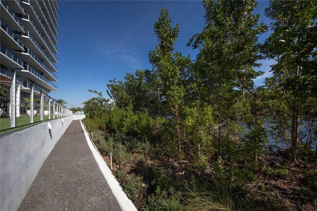 Building Photo - 16385 Biscayne Blvd