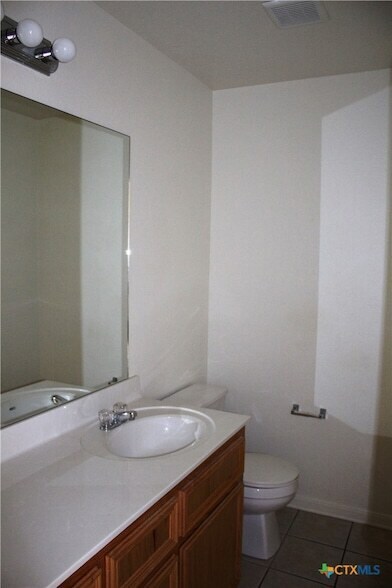 Building Photo - 1402 Chips Dr