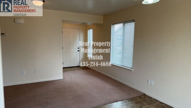 Building Photo - 2-bedroom, 2-bathroom Townhouse in SkyPark 1