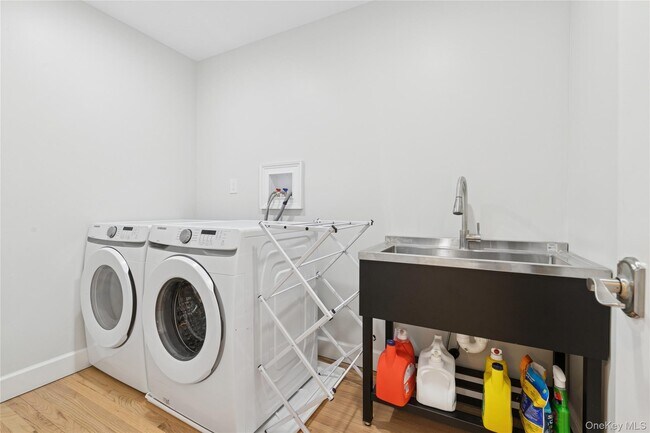 Building Photo - 4 Chestnut Ln