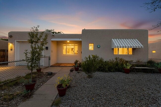 Primary Photo - UPTOWN 2/bd 1/ba 1/cg 950/sf