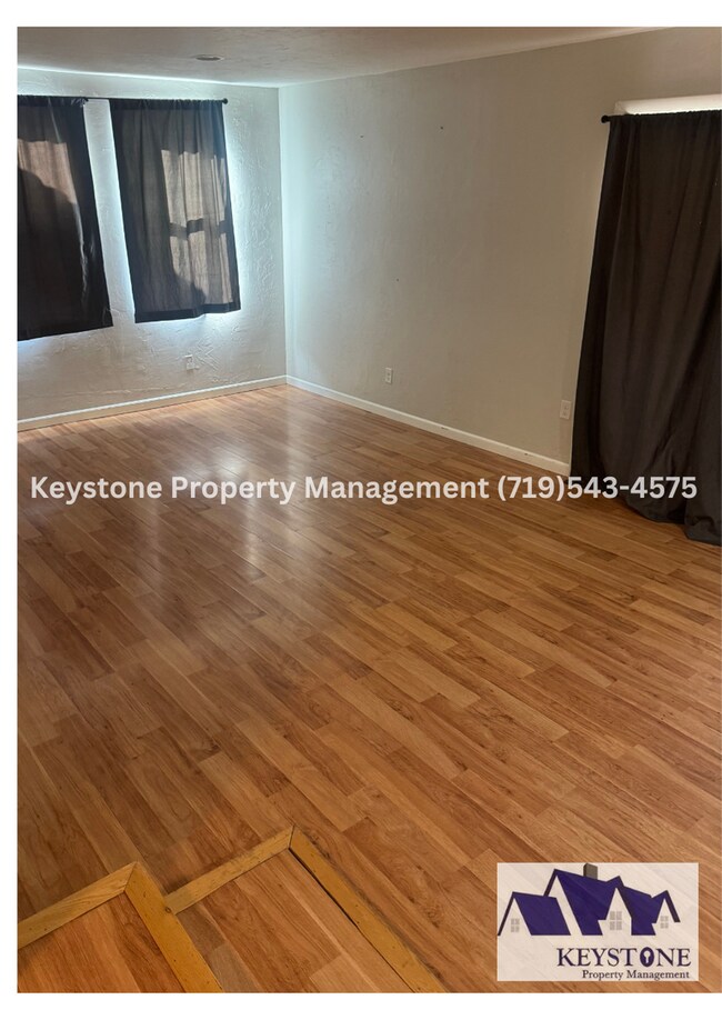 Building Photo - St. Charles Mesa! Spacious 4 Bedroom/1.5 B...