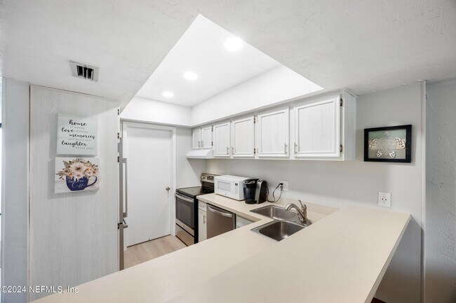 Building Photo - 5650 A1A S