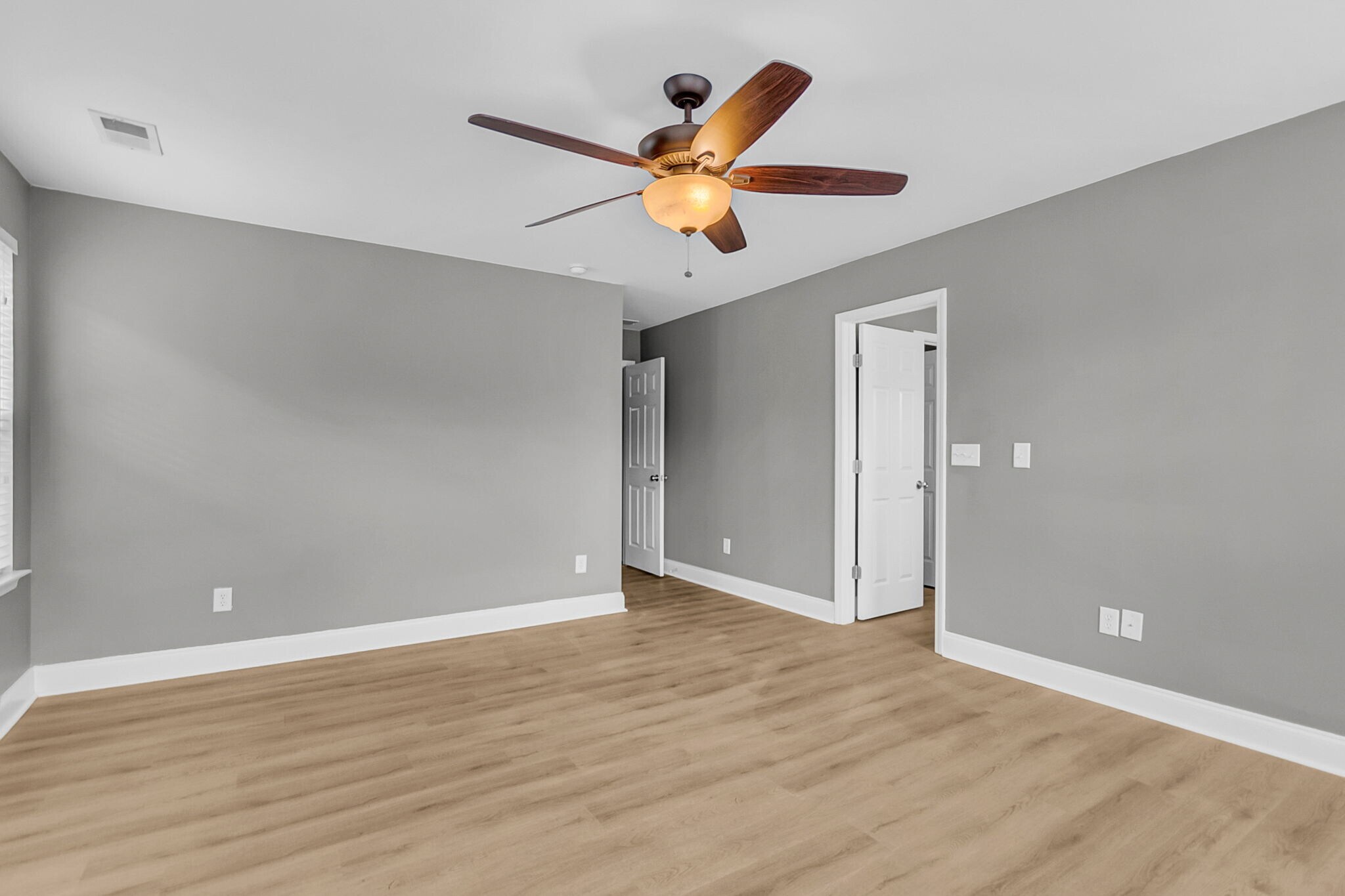 Building Photo - 229 Larissa Dr