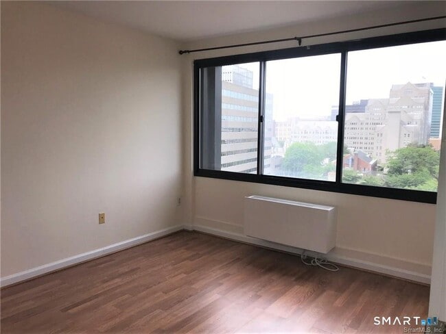 Building Photo - 300 Broad St