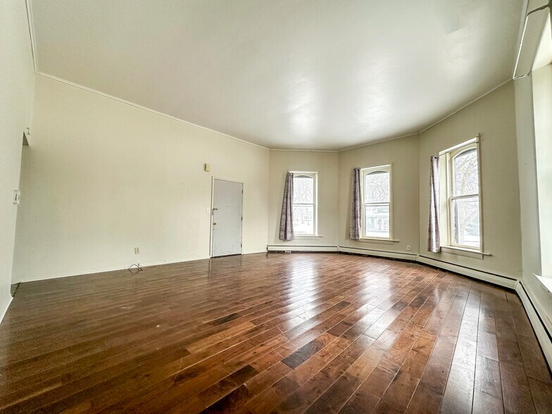 Living Room - 415 Avenue E