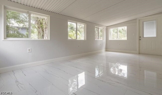 Building Photo - 215 Delray Ave