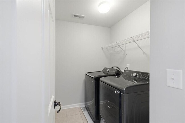 Building Photo - 518 S Fortune Way