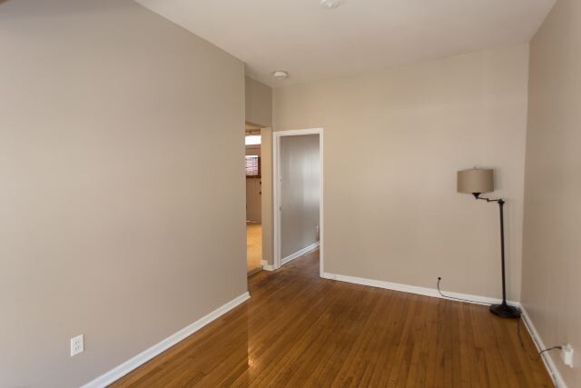 Building Photo - 4312 N Clarendon Ave
