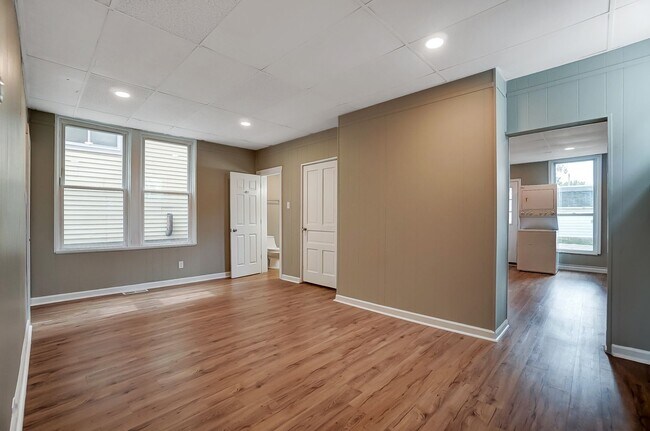 Building Photo - 904 Walnut St