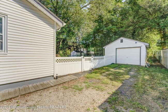 Building Photo - 446 E Arverne Ave