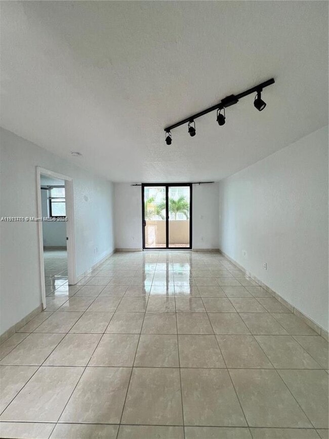 Building Photo - 7125 Bay Dr