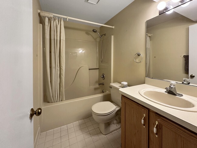 Building Photo - 41589 Sleepy Hollow Dr