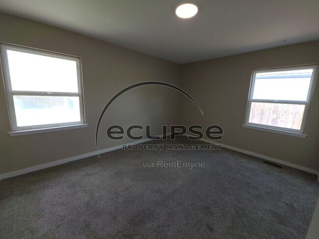 Building Photo - 721 Lee Dr
