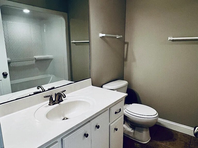 Guest Bathroom - 116 Windridge Dr