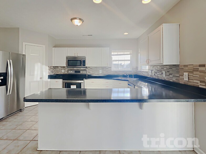 Building Photo - 1325 Yellowstone Cir