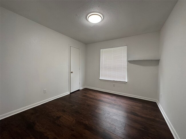 Building Photo - 7201 Hallshire Dr