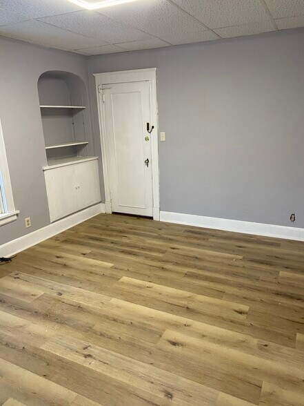 Building Photo - 1227 E 3rd St