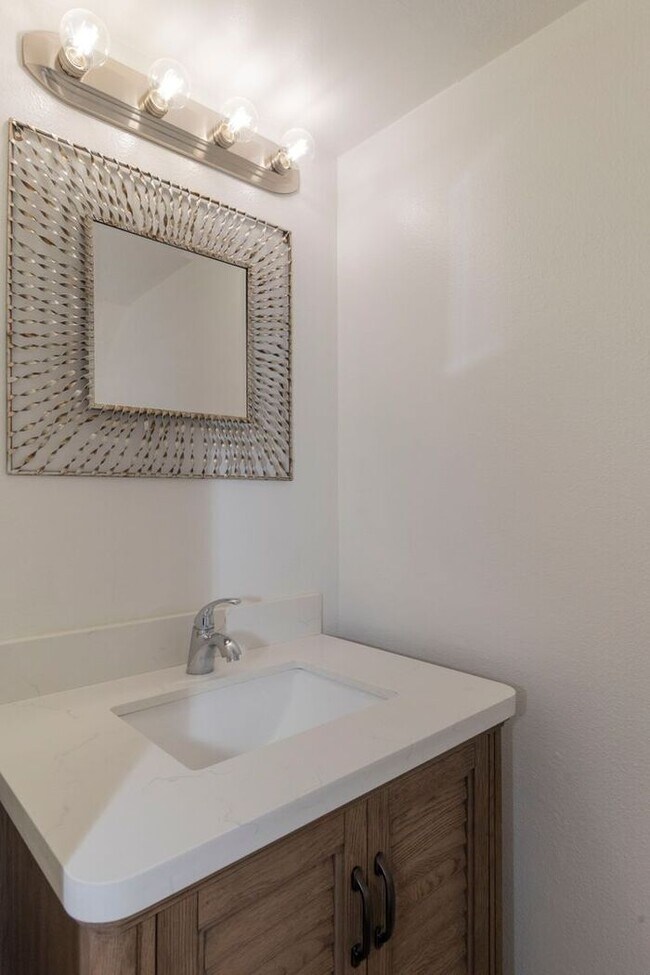 Building Photo - Charming 2BR/2.5BA Townhouse in the Heart of College Park!