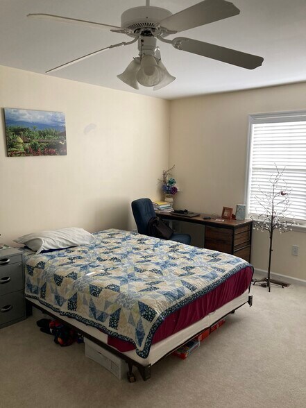 Building Photo - 231 Littleton Way