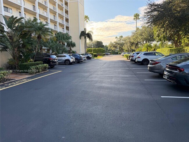 Building Photo - 7290 Kinghurst Dr